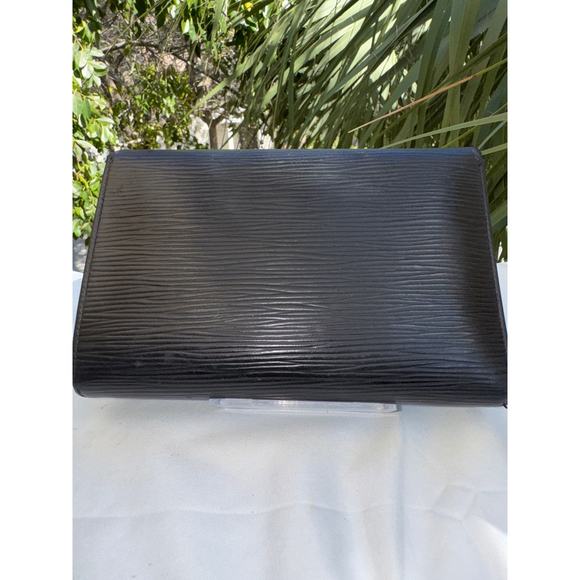 Louis Vuitton Luxury Accessory โ Comes with LV Dustbag - Picture 4 of 9